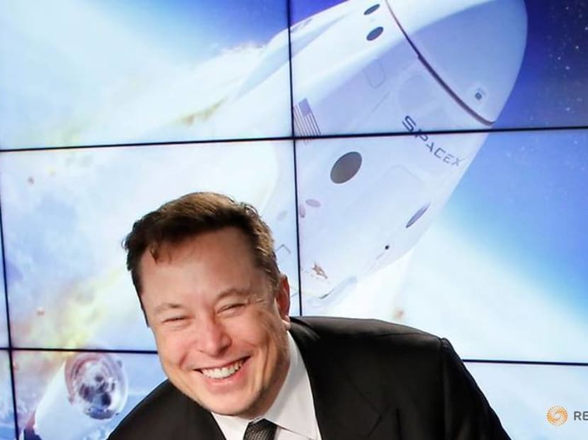 'SNL' host Elon Musk takes a Saturday off from Tesla's troubles 'SNL' host Elon Musk takes a Saturday off from Tesla's troubles