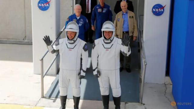 SpaceX顺利发射火箭 将两美国太空人送往国际太空站