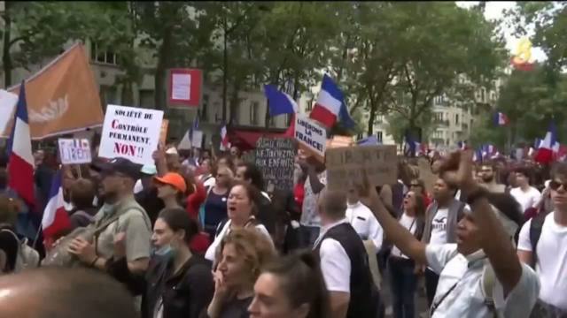 法国民众连续四周示威 抗议政府实施健康通行证
