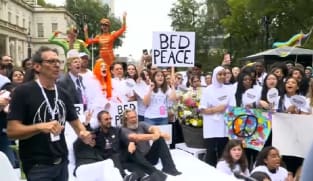 Acara 'bed-in' dianjurkan sempena Jelajah Lawatan Bas Pendidikan John Lennon