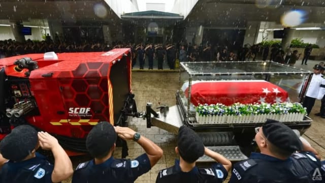 民防部队雨中送别吴宏澤一级上士 约250人出席礼仪葬礼