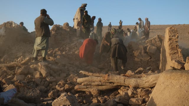 阿富汗发生6.3级地震 约120死1000多人伤