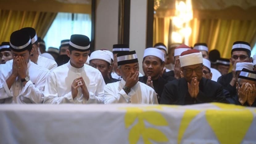 Malaysian King pays respects to late father, former Pahang ruler Sultan Ahmad Shah Malaysian King pays respects to late father, former Pahang ruler Sultan Ahmad Shah