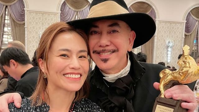 大方晒与绯闻对象合照　黄秋生：人家还在考虑中