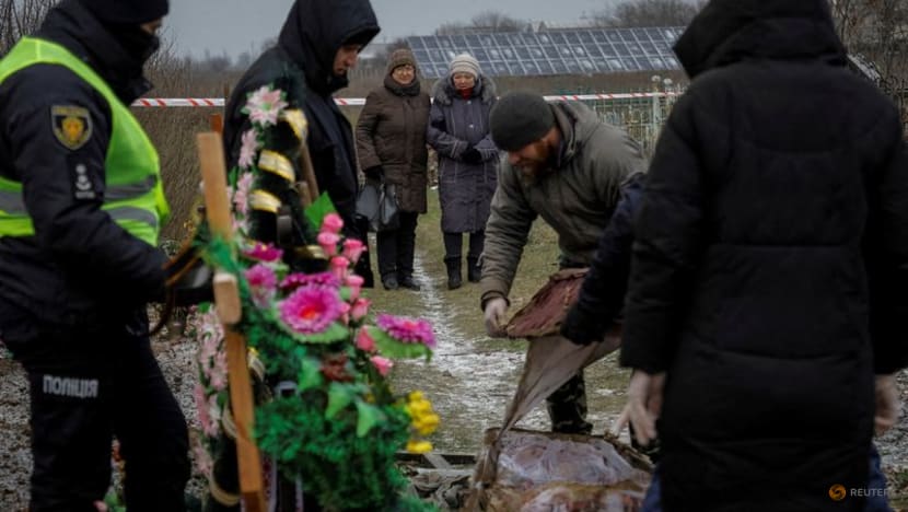 Ukrainian officials search for evidence of Russian war crimes Ukrainian officials search for evidence of Russian war crimes