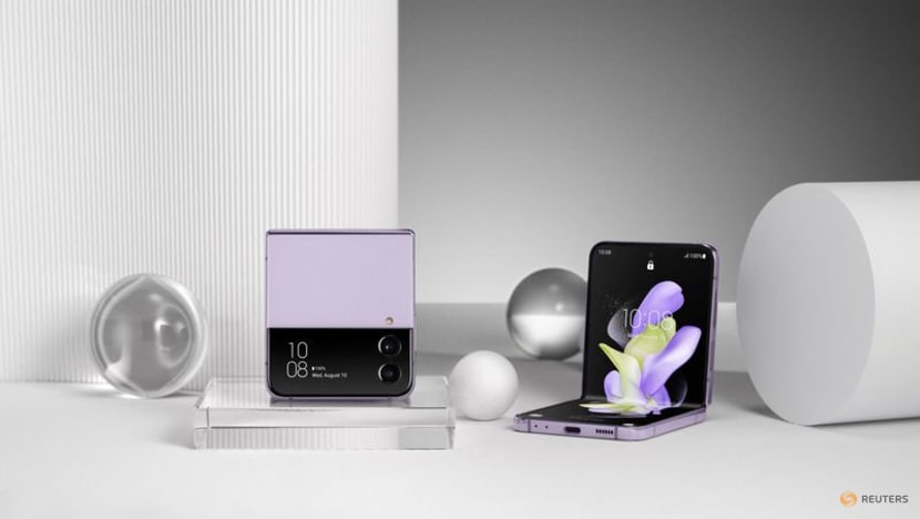 Samsung unveils new foldable smartphones, seeking keep lead in growing market