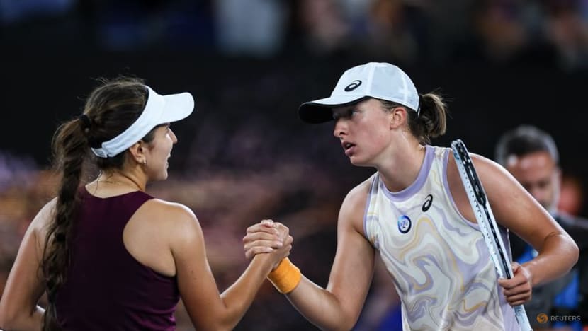 Swiatek into third round indoors as rain stops play outside Swiatek into third round indoors as rain stops play outside