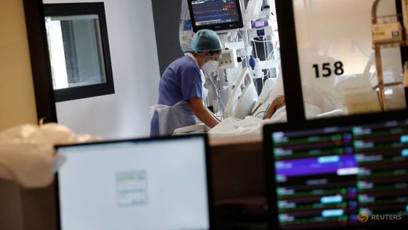 France reports 3,206 people in intensive care units with COVID-19 France reports 3,206 people in intensive care units with COVID-19