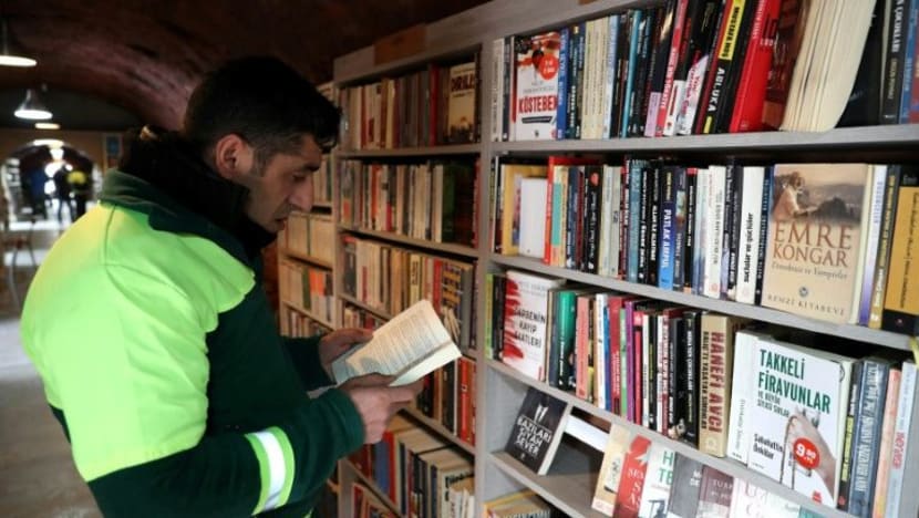 Buku terbuang dapat nafas baru di perpustakaan usaha pemungut sampah Turki
