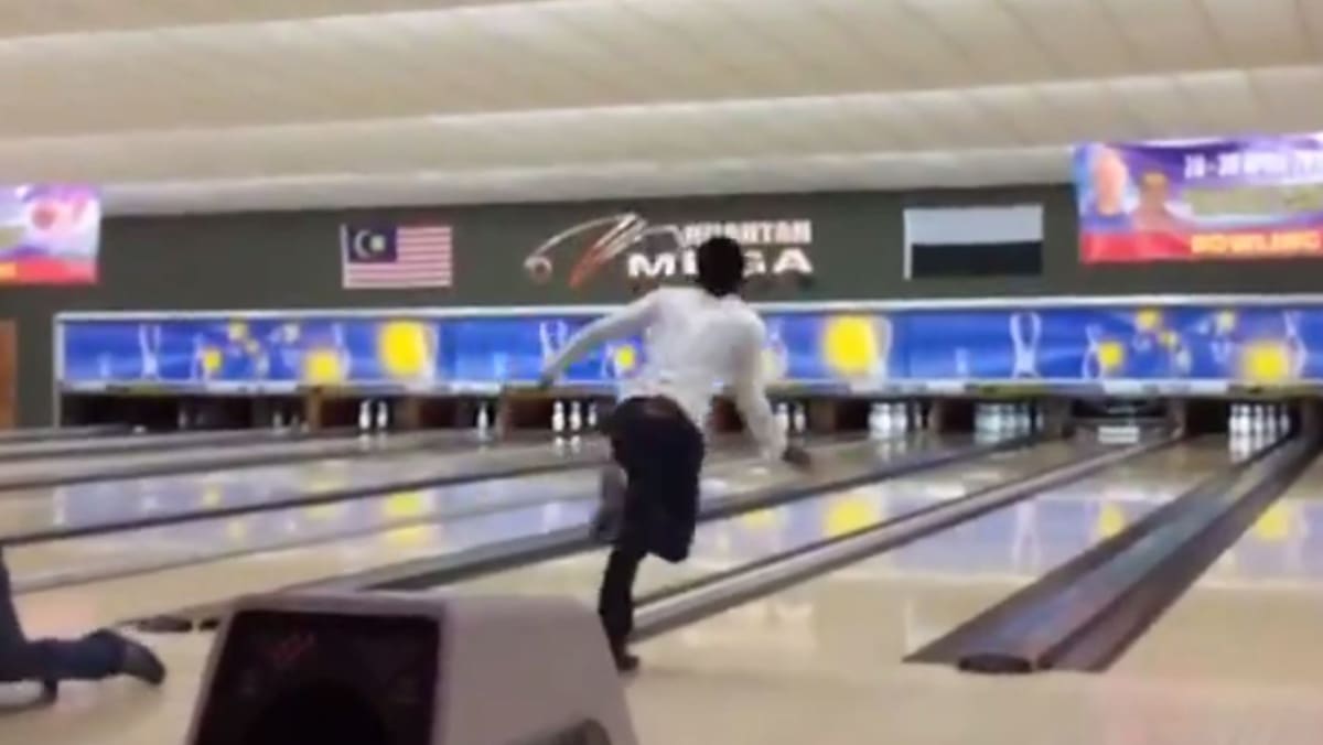 Kuantan man tries bowling, ends up smashing ceiling with ball TODAY