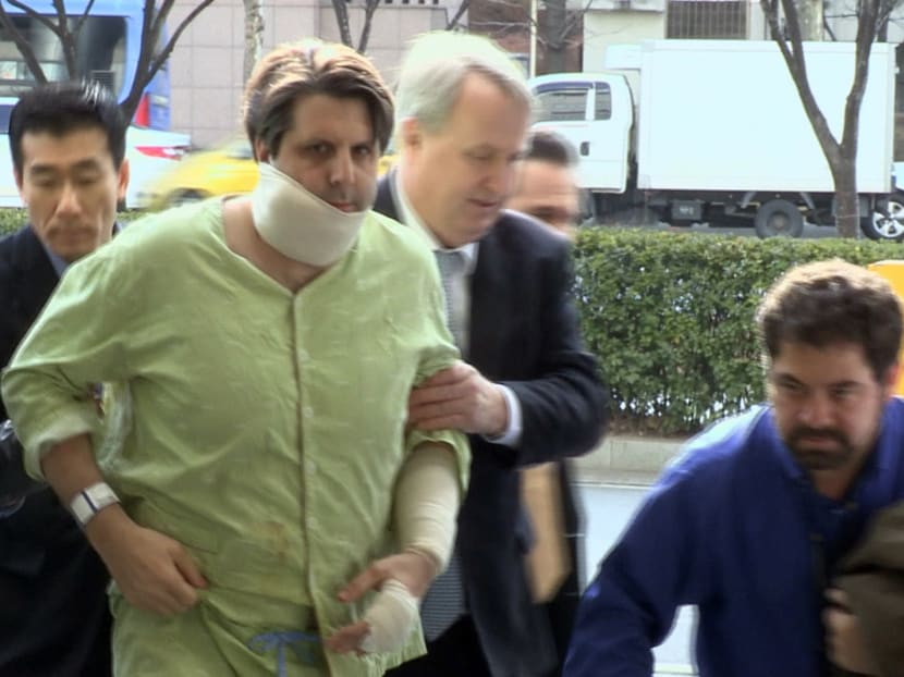 In this Thursday, March 5, 2015 image taken from a video footage released by Yonhap News TV via Yonhap News Agency, US Ambassador to South Korea Mark Lippert, second from left, arrives at Severance hospital after undergoing surgery to his face and arms in Seoul, South Korea. Photo: AP