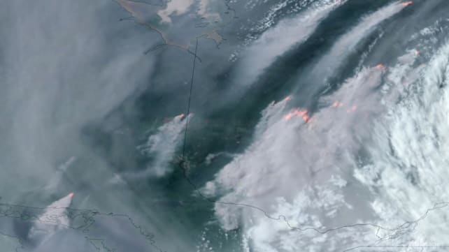 Quebec hopes rain, outside help can be turning point in fight against fires