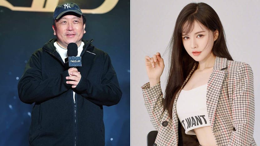 Famed director Wong Jing photographed spending the night with young starlet Famed director Wong Jing photographed spending the night with young starlet