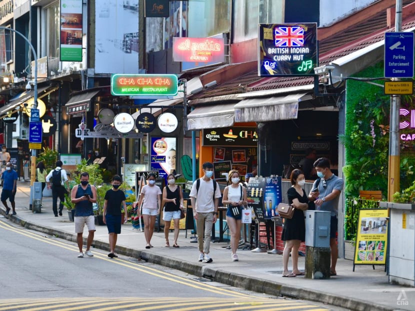 COVID-19: Dining-in group size limit at regular F&B outlets down to 2 from Monday; social gatherings reduced COVID-19: Dining-in group size limit at regular F&B outlets down to 2 from Monday; social gatherings reduced