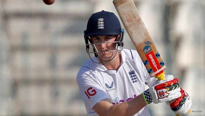 England all out for 275, Pakistan chase 355 England all out for 275, Pakistan chase 355
