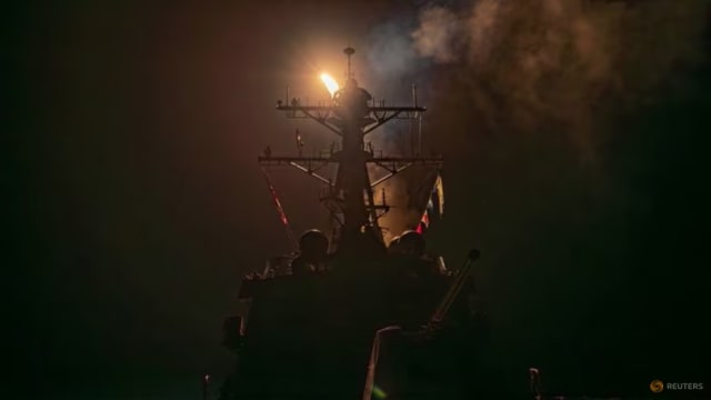 也门胡塞导弹袭击英国油轮 美军反击摧毁其反舰导弹