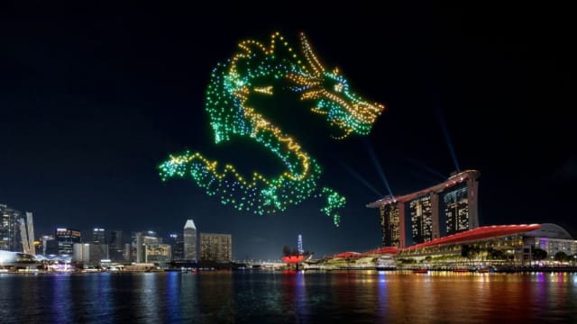 1500台无人机演出迎龙年 滨海湾上呈献“龙门神话”