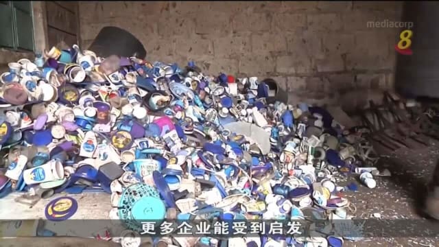 肯尼亚环保企业回收塑料垃圾 制成家具和建筑材料