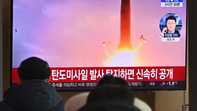 韩国：朝鲜试射中程弹道导弹