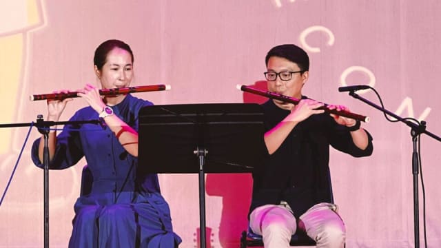 蔡琦慧回母校庆祝教师节　吹笛演奏“Home”