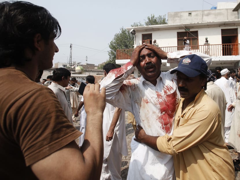 A man cries at the death of his brother at the site of a suicide blast at a church in Peshawar, Sept 2, 2013. Photo: Reuters