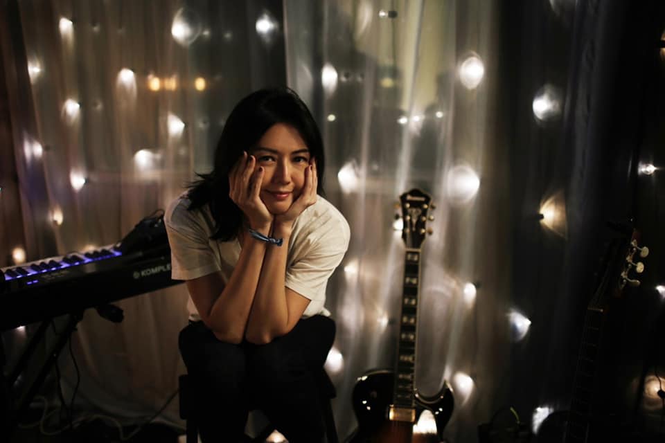 Stefanie Sun Sang, Showed Off Her Artwork, And Paid Tribute To Her Husband During Her Surprise 20th Anniversary FB Live Session Stefanie Sun Sang, Showed Off Her Artwork, And Paid Tribute To Her Husband During Her Surprise 20th Anniversary FB Live Session