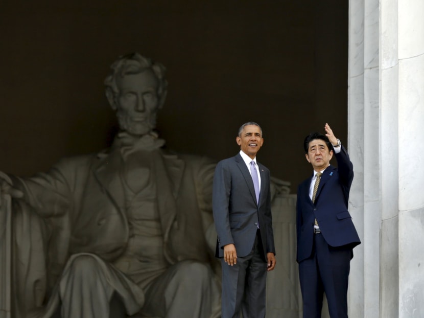 US President Barack Obama and Japanese Prime Minister Shinzo Abe visit the Lincoln Memorial in Washington on April 27, 2015. Photo: Reuters