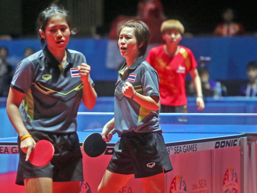 Thailand’s Nanthana (centre) and her partner narrowly lost 4-3 to Singapore in the women’s doubles semi-final yesterday. Photo: Ooi Boon Keong
