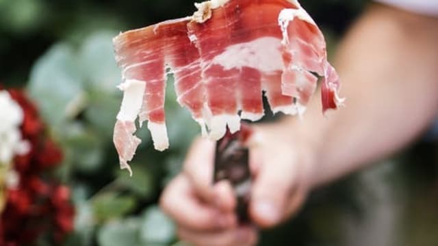冲洗肉类散播细菌　热水洗肉损失营养