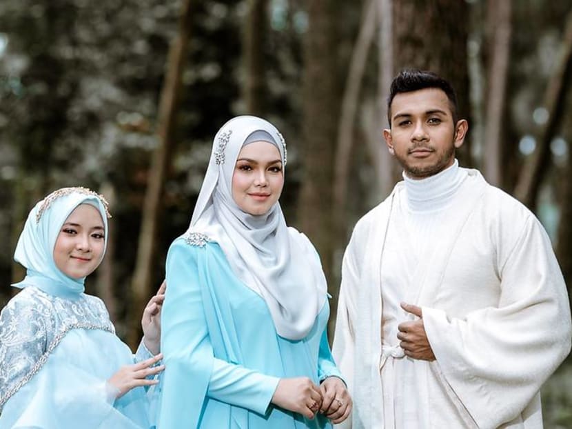 Siti Nurhaliza releases Hari Raya song with Taufik Batisah and Nissa Sabyan Siti Nurhaliza releases Hari Raya song with Taufik Batisah and Nissa Sabyan