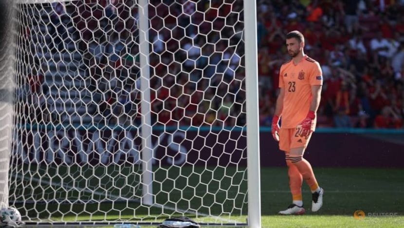 Soccer-Spain's Simon 'tortured' by error but appreciates team mates' solidarity Soccer-Spain's Simon 'tortured' by error but appreciates team mates' solidarity