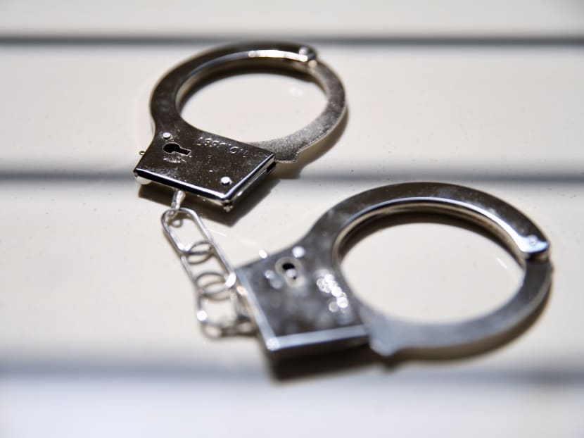 Man on trial for murdering elderly father had schizophrenia, choked him in front of paramedics Man on trial for murdering elderly father had schizophrenia, choked him in front of paramedics