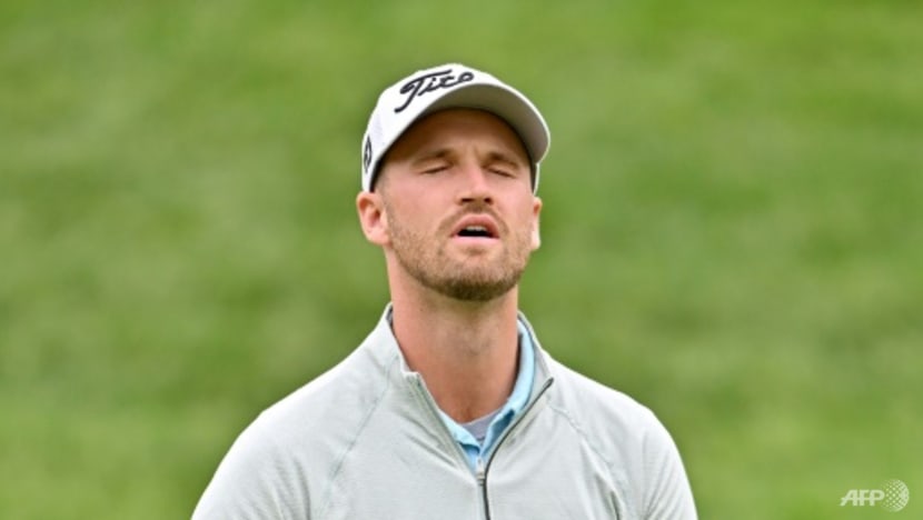 McIlroy charges but Clark clings to Canadian Open lead McIlroy charges but Clark clings to Canadian Open lead