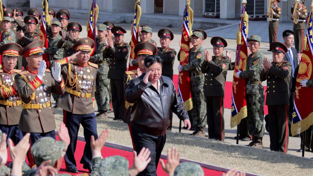 金正恩视察朝鲜人民军和坦克部队
