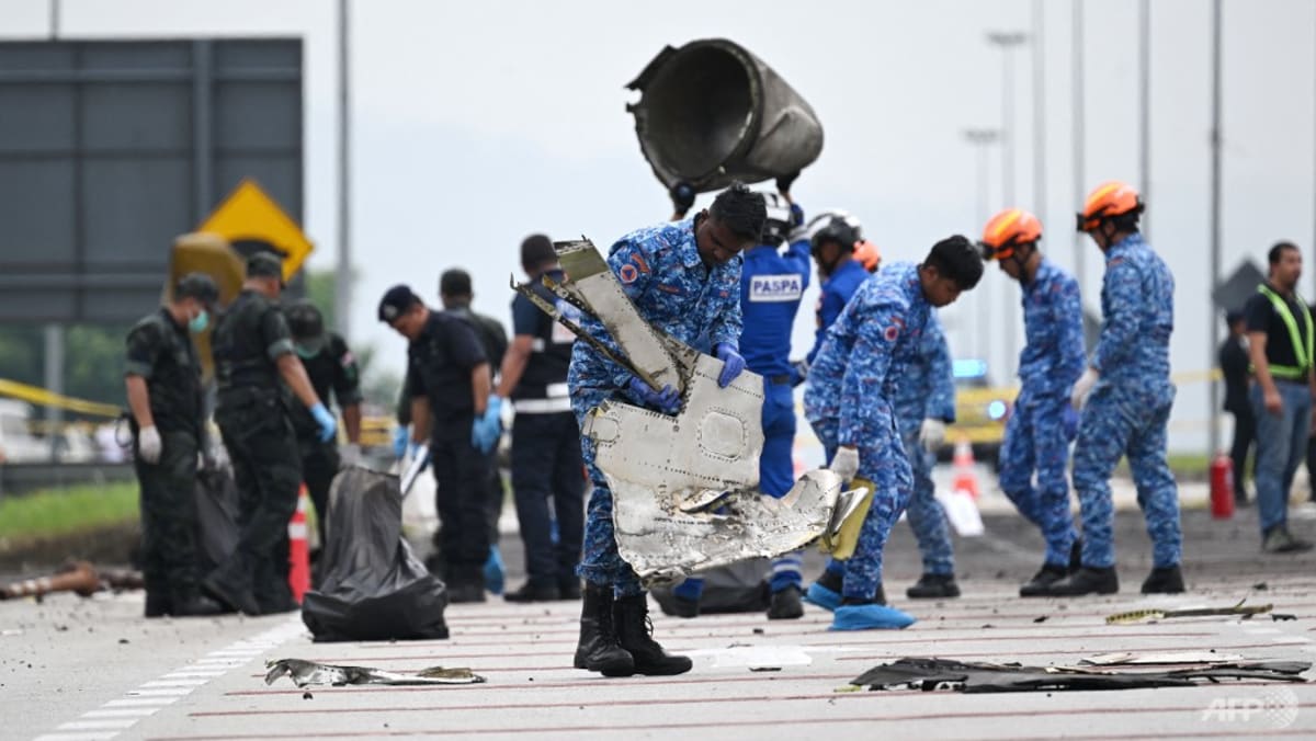 Plane crash probe: Singapore helping Malaysia authorities retrieve data from cockpit voice recorder Plane crash probe: Singapore helping Malaysia authorities retrieve data from cockpit voice recorder
