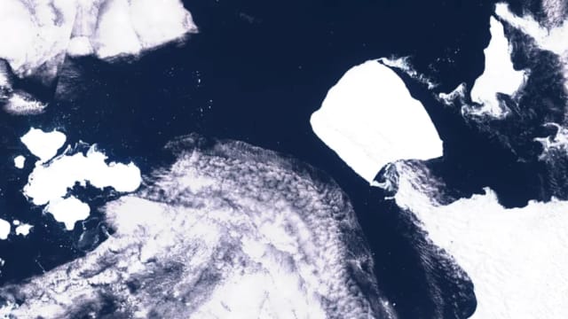 世界上最大南极冰山30年来首次向大西洋移动