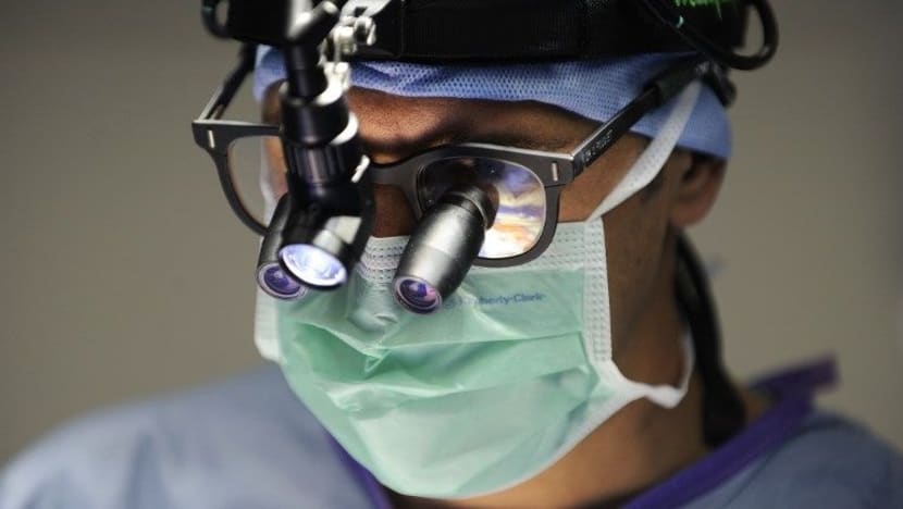 Budak terpaksa jalani pembedahan otak setelah ibu picit bintik hitam pada hidung