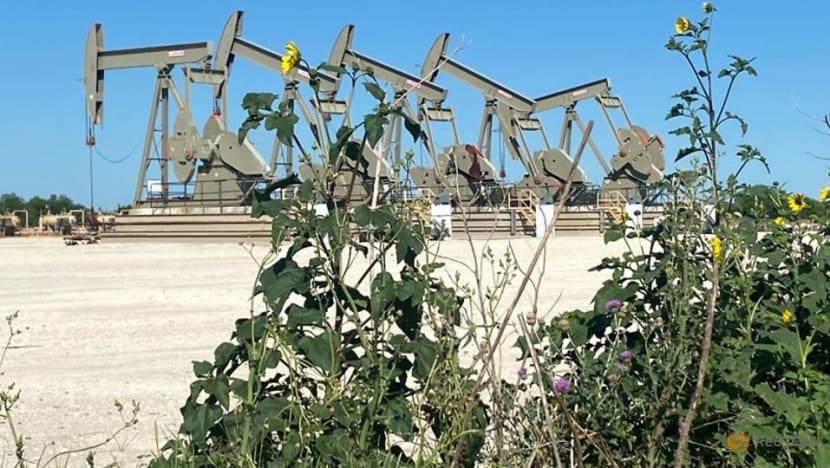 US shale producers lock in future sales as oil prices rise to one-year high US shale producers lock in future sales as oil prices rise to one-year high