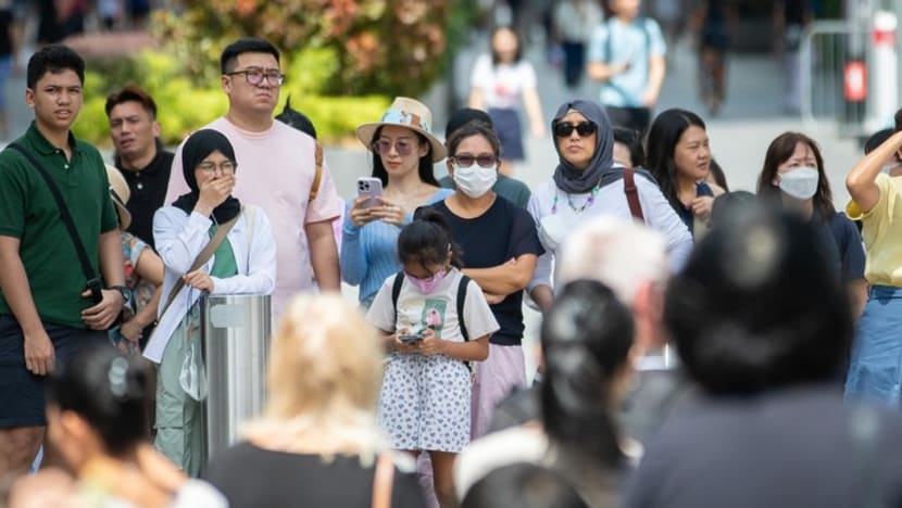 20231220 llt mask crowd generics 5 720