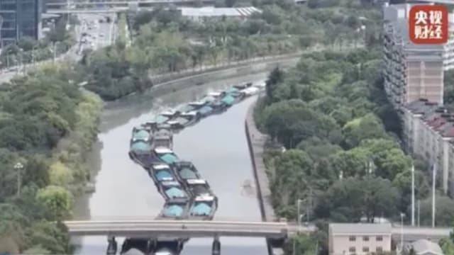 黄浦江水位降至近20年来最低 近百艘船滞留上海