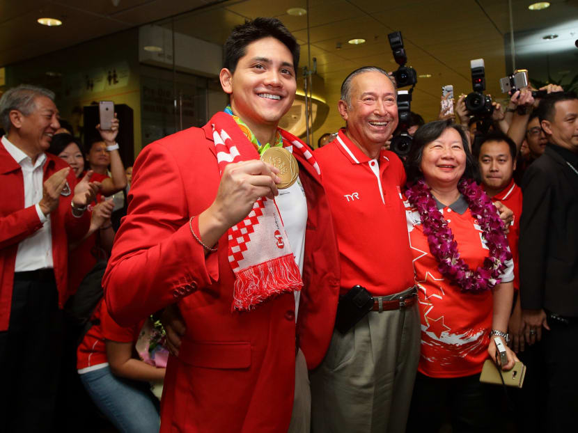 Joseph Schooling with his dad Colin and mum May when he arrived back in Singapore on Aug 15. Photo: Getty Images