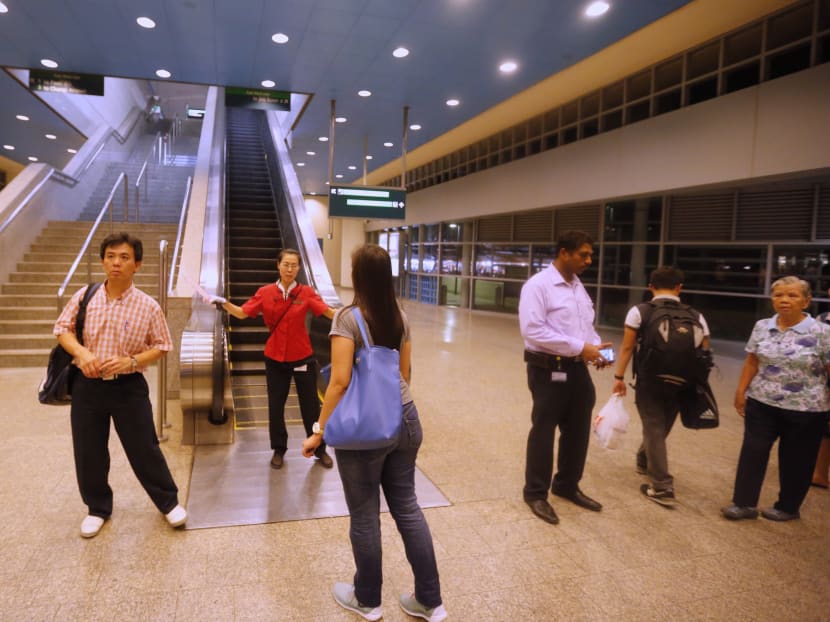 MRT breakdown: North-South, East-West lines down for hours MRT breakdown: North-South, East-West lines down for hours