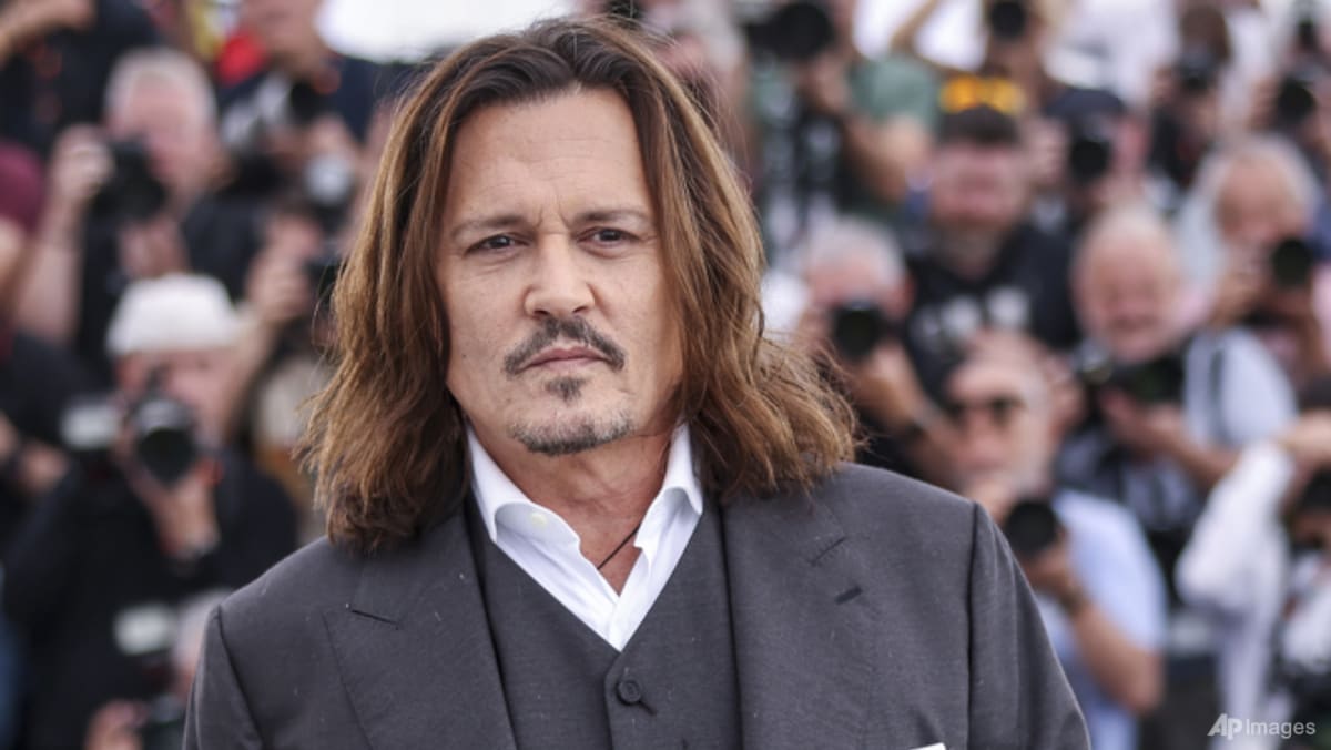 Johnny Depp reschedules concerts after suffering ankle fracture - CNA ...