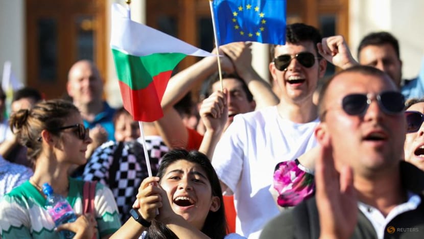 Bulgarian government loses no-confidence vote, early elections loom Bulgarian government loses no-confidence vote, early elections loom