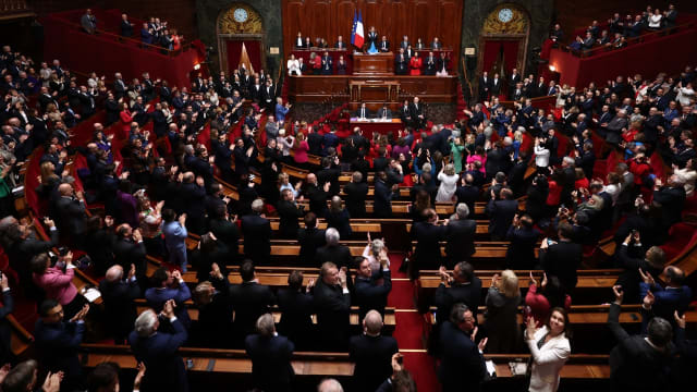 法国成首个在宪法中加入保障妇女堕胎权的国家