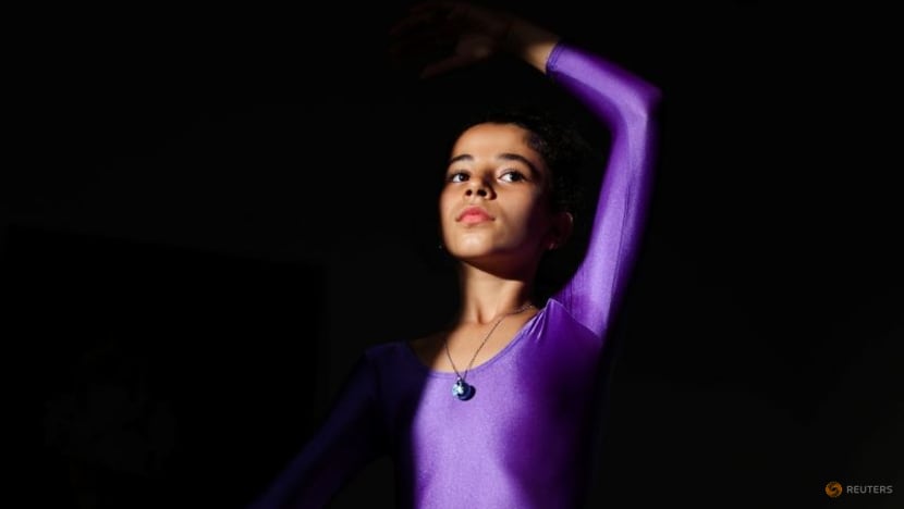 Gaza artist mixes beauty with pain in her ballet paintings Gaza artist mixes beauty with pain in her ballet paintings