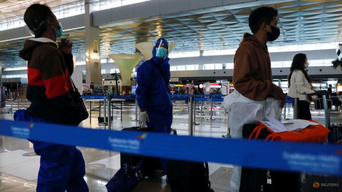 Indonesia memperketat pembatasan perjalanan karena bersiap untuk kedatangan varian Omicron COVID-19