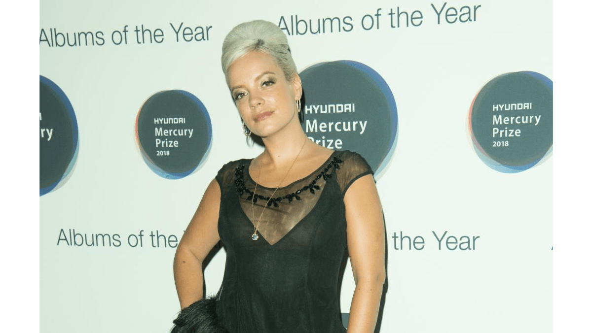 Lily Allen Claims She Had Sex With Fathers Friend At 14 8days