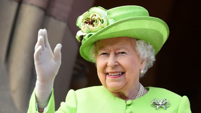 英媒：英女王将亲自致电哈利王子进行“和平谈判”