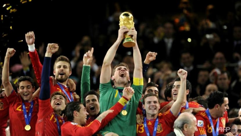 Football: Spanish World Cup winner Casillas calls time on career Football: Spanish World Cup winner Casillas calls time on career